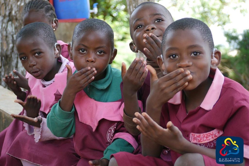Enfants accompagnés lors d’une mission humanitaire d’Audition Solidarité